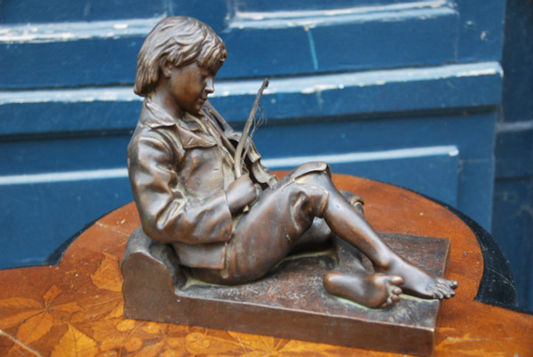 Violinista, bronzo firmato De Tharel