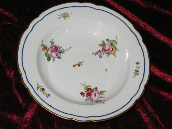 Locré porcelain plate with floral decoration, 18th century