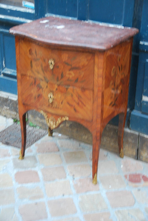 Petite Commode époque Louis XV  du XVIIIe siècle