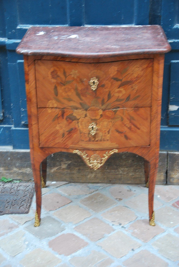 Petite Commode époque Louis XV  du XVIIIe siècle