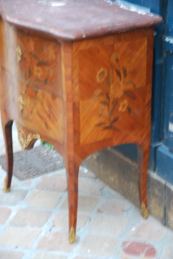 Petite Commode époque Louis XV  du XVIIIe siècle