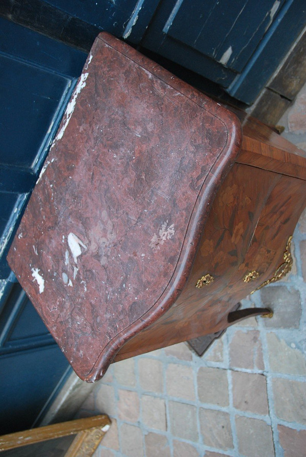 Petite Commode époque Louis XV  du XVIIIe siècle