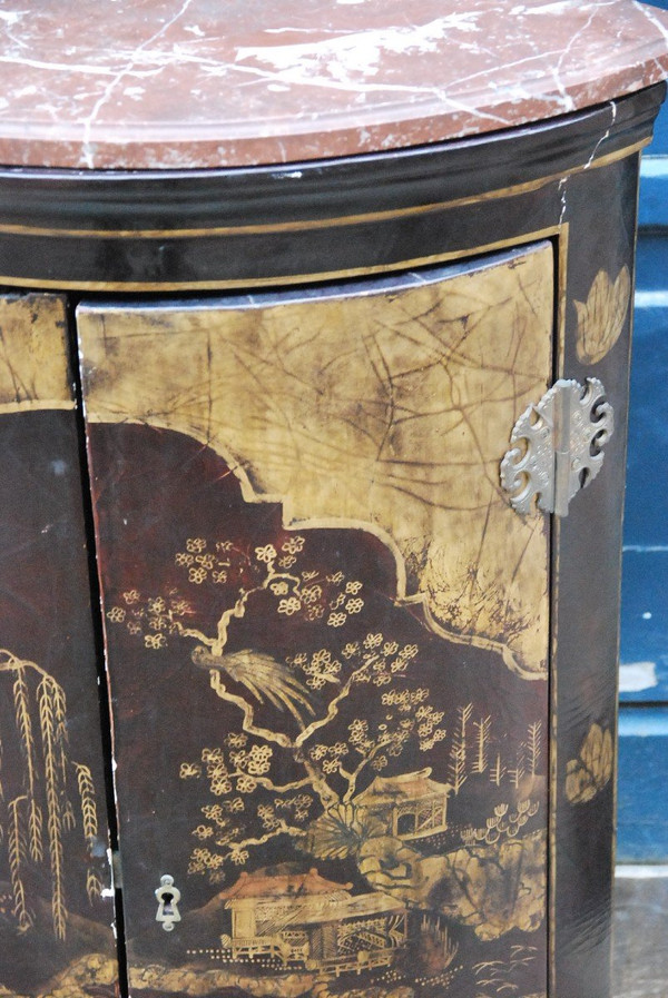 European lacquered corner cabinet 18th century, England