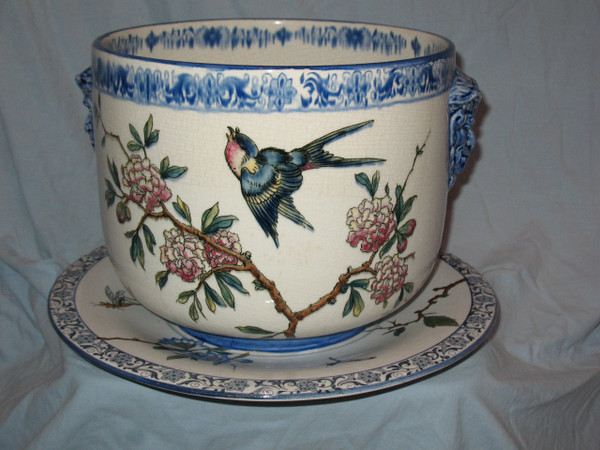 Large cachepot and its frame in Gien earthenware Japanese decor with a bird, 19th century