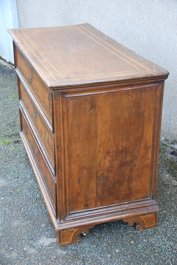 Commode En Noyer Fin XVII Avec Scènes Paysagées