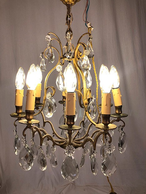 Cage chandelier in gilded brass and glass pendants