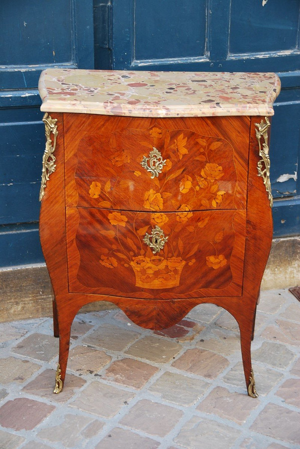 Petite Commode En Marqueterie De Fleurs époque Louis XV