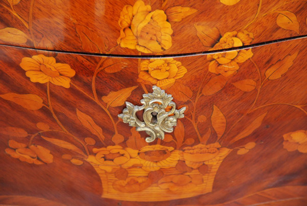 Petite Commode En Marqueterie De Fleurs époque Louis XV