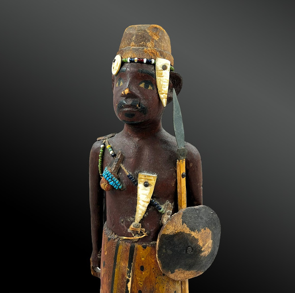 STATUETTE figurant un GUERRIE Sakalava ou Bara - Culture Mérina, Afrique du Sud - XXème siècle