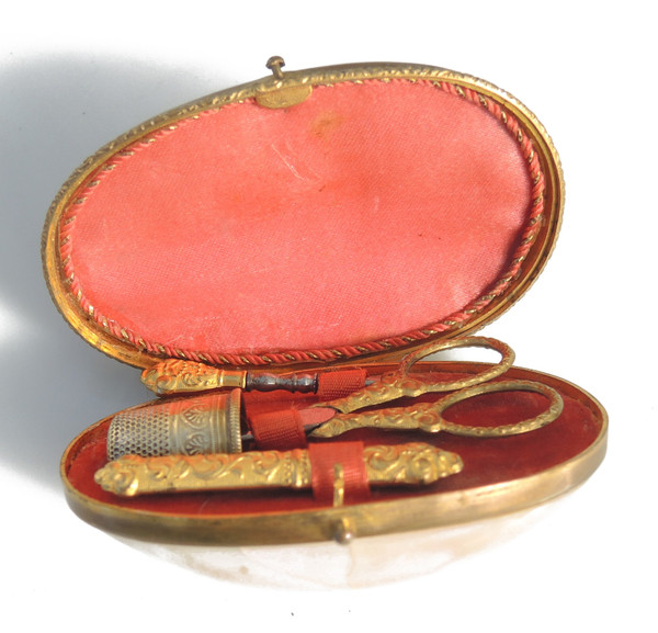 Miniature sewing set in a mother-of-pearl shell pompom tools