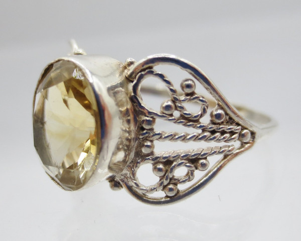 Bague sertie d'une citrine. 