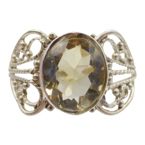 Bague sertie d'une citrine. 