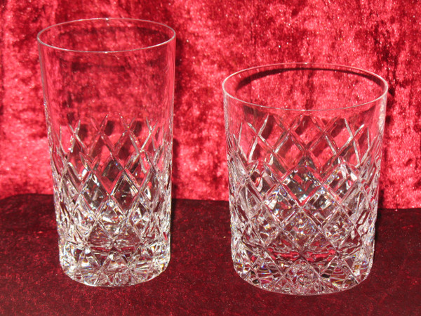 8 cut crystal glasses decorated with lattices on a starry background, 20th century