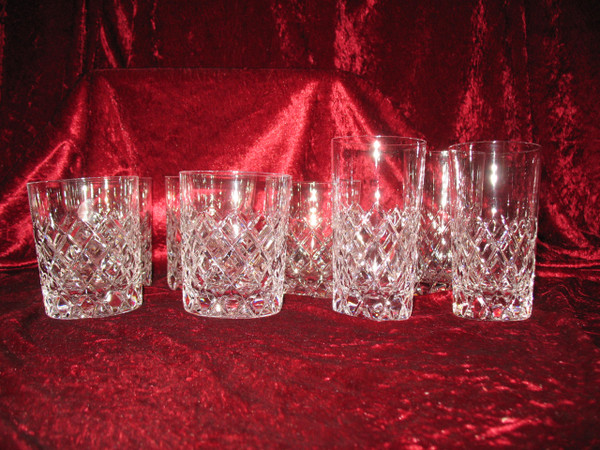 8 cut crystal glasses decorated with lattices on a starry background, 20th century