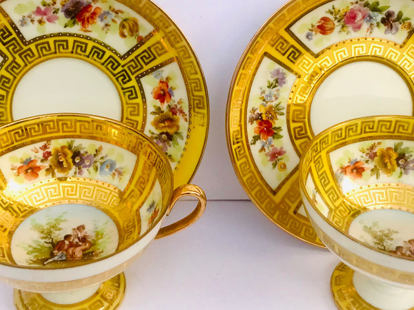 Pair of cups and their saucers in fine Saxony porcelain