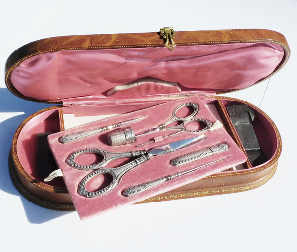 Sewing kit old solid silver linen scissors to embroider early 20th century leather box