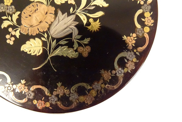 Small Round Box in Gold Stitched Tortoiseshell Bouquet Flowers Garlands 18th Century