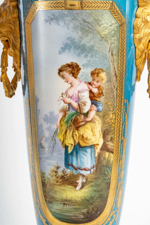 Paire De Vases En Porcelaine De Sèvres Fin XIXème Siècle