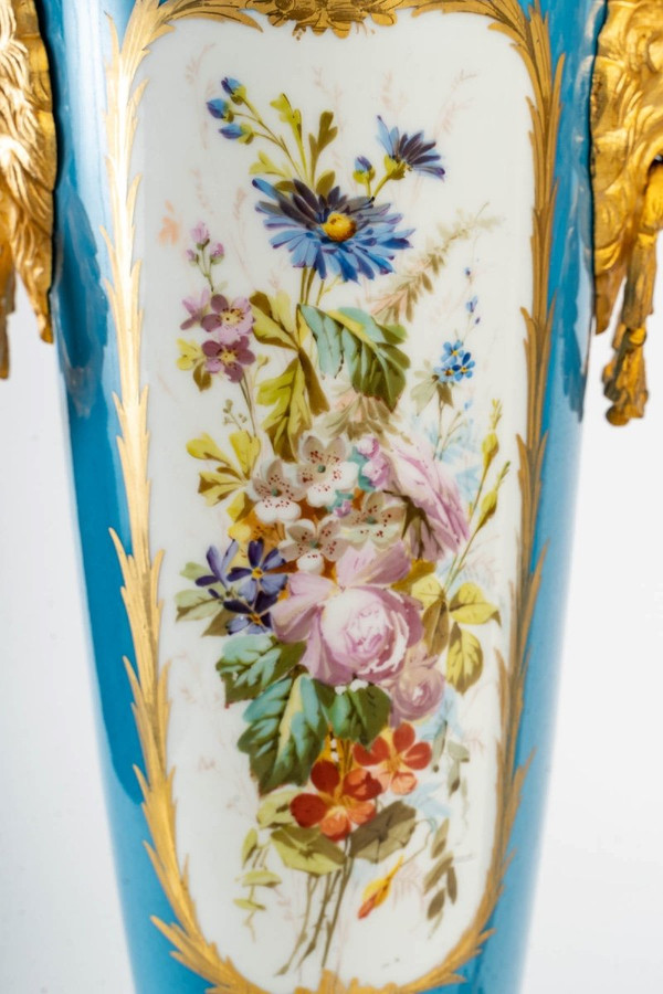 Paire De Vases En Porcelaine De Sèvres Fin XIXème Siècle