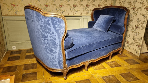 Louis XV Style Alcove Bed And Its Embossed Velvet. Mid-19th century.