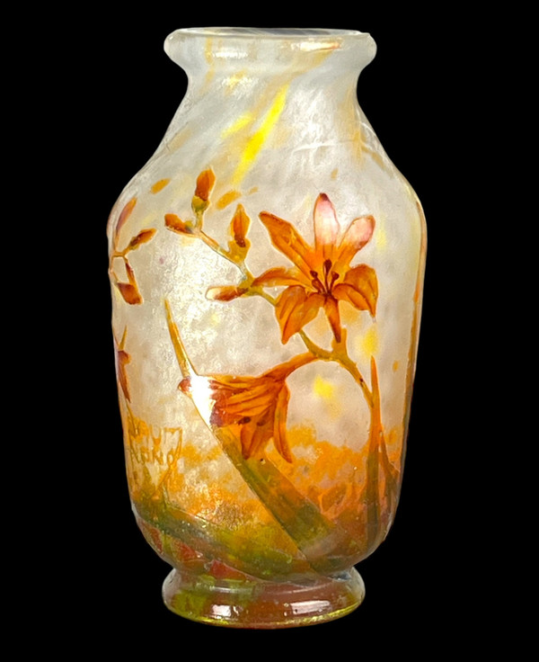 VASO “DAUM NANCY” IN VETRO CAMMEO INCISO ALL'ACIDO DECORO “FIORI FREESIA”