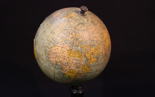 Small 19th century Globe Diameter: 20 Cm