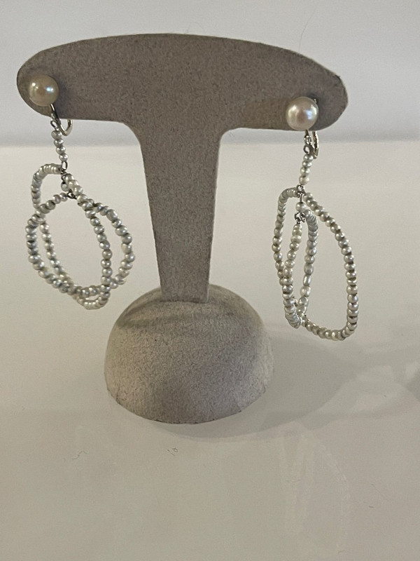 Pair Of Earrings In White Gold And Fine Pearls