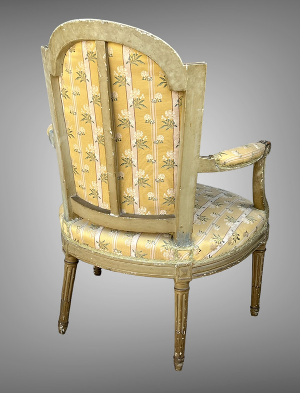 LOUIS XVI CABRIOLET ARMCHAIR FROM THE 18TH PERIOD IN LACQUERED WOOD WITH BEAUTIFUL TAPESTRY