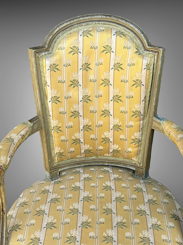 LOUIS XVI CABRIOLET ARMCHAIR FROM THE 18TH PERIOD IN LACQUERED WOOD WITH BEAUTIFUL TAPESTRY