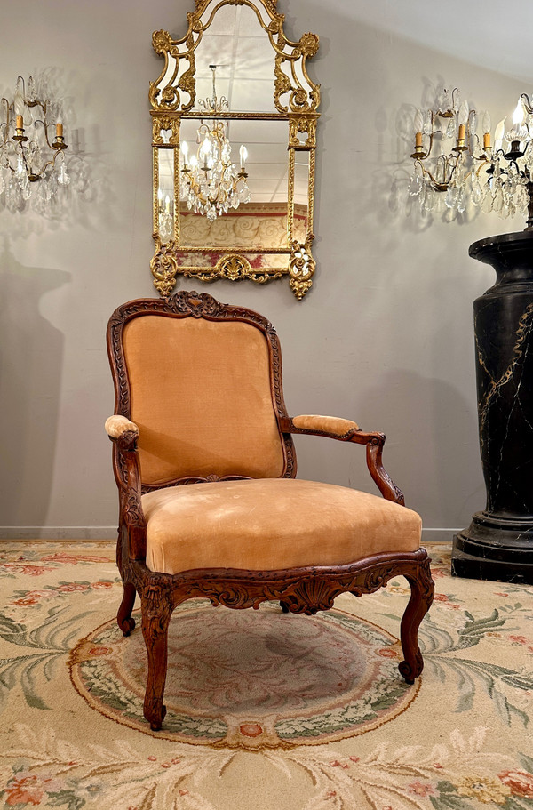 Important Armchair With Walnut Frame, Regency Period Circa 1720