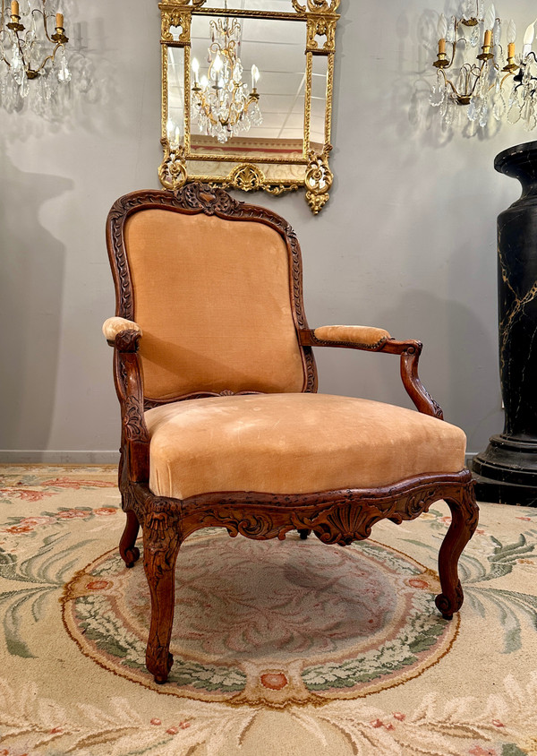 Important Armchair With Walnut Frame, Regency Period Circa 1720