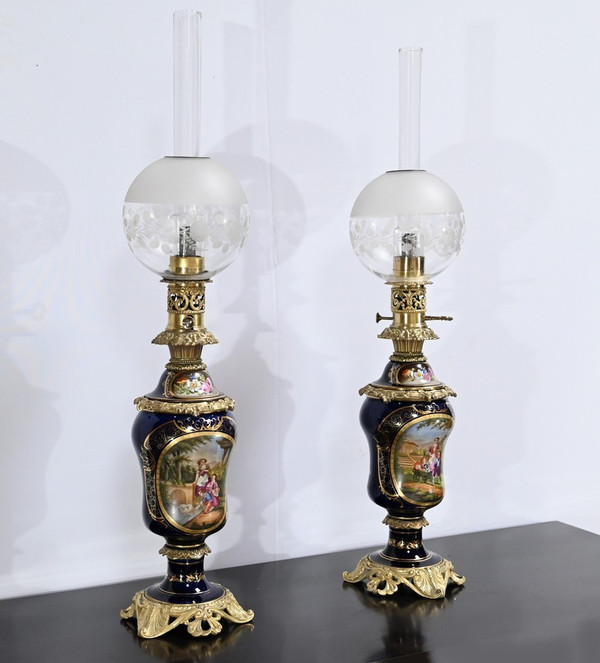 Pair of Oil Lamps in Sèvre Porcelain and Bronze, Napoleon III Period – Mid-19th Century