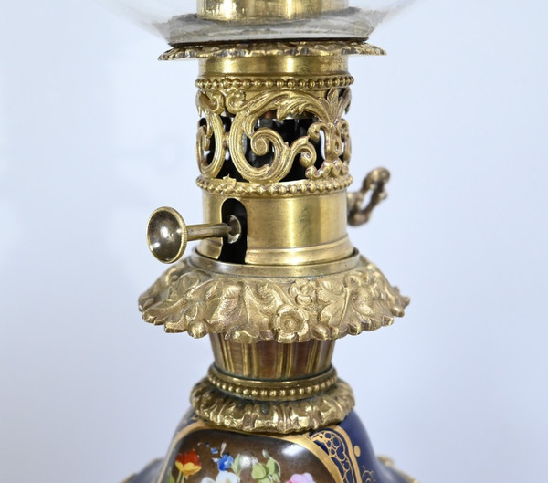 Pair of Oil Lamps in Sèvre Porcelain and Bronze, Napoleon III Period – Mid-19th Century