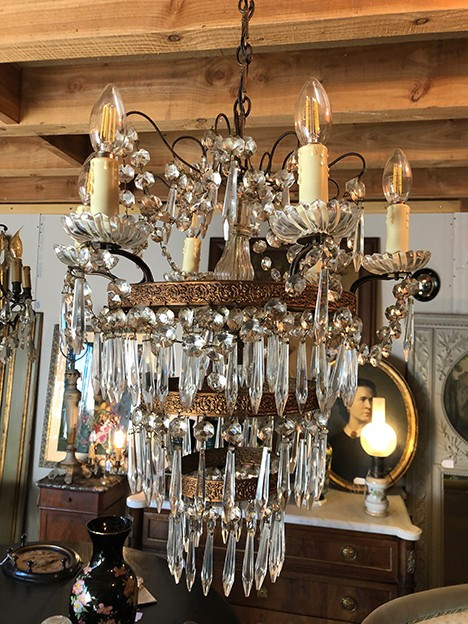 Chandelier with crystal pendants with seven lights, Louis XVI style