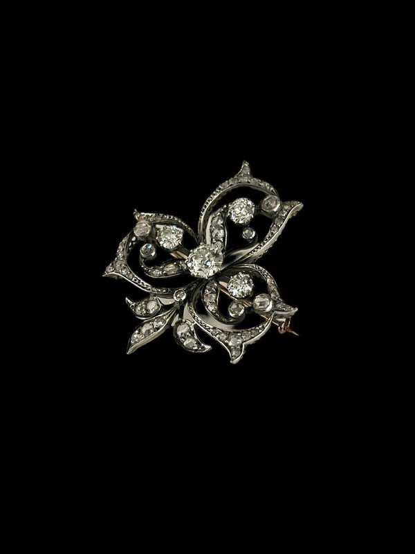 Volute Brooch Set With Diamonds 19th Century