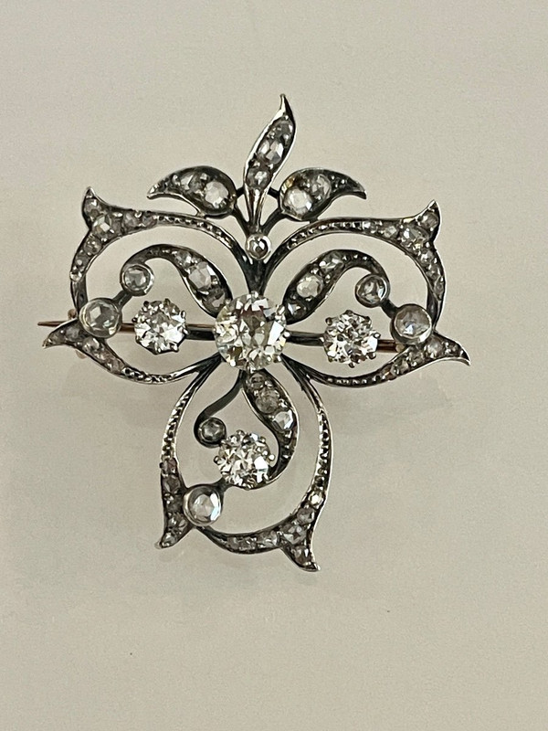 Volute Brooch Set With Diamonds 19th Century