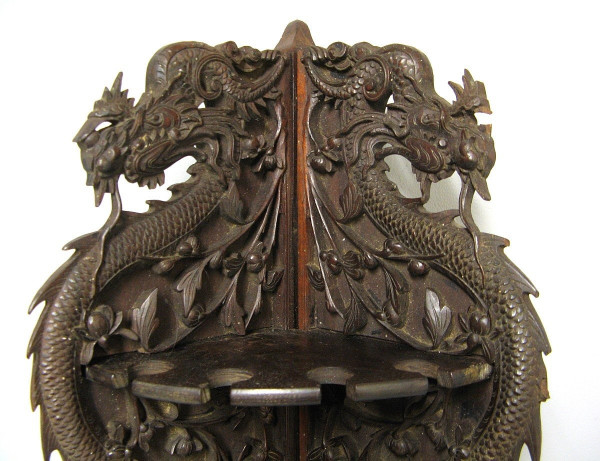 Etagère d'Angle. Râtelier pour pipes à opium. Indochine XIXe.