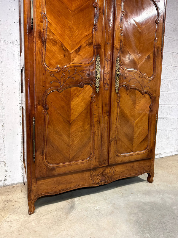 Louus XV cabinet in cherry wood 19th