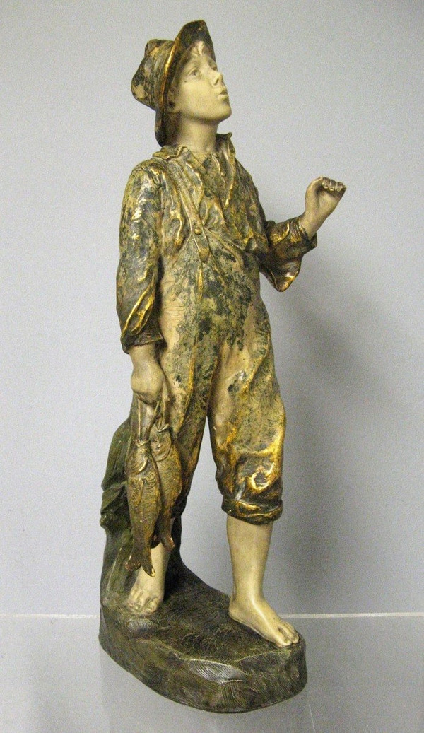 Richard Aurili Terrakotta-Statue "Der Junge mit den Fischen".