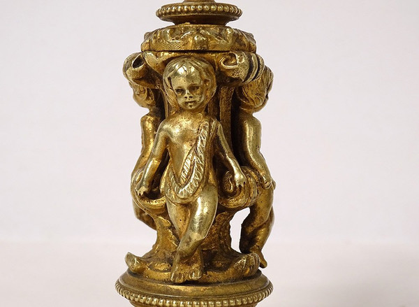 Paar kleine vergoldete Bronze-Kerzenständer, Cherubs, Lieben Napoleon III., 19. Jahrhundert