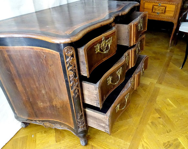 Louis XV Crossbow Chest of Drawers Rosewood Rosewood Walnut Marquetry 18th century