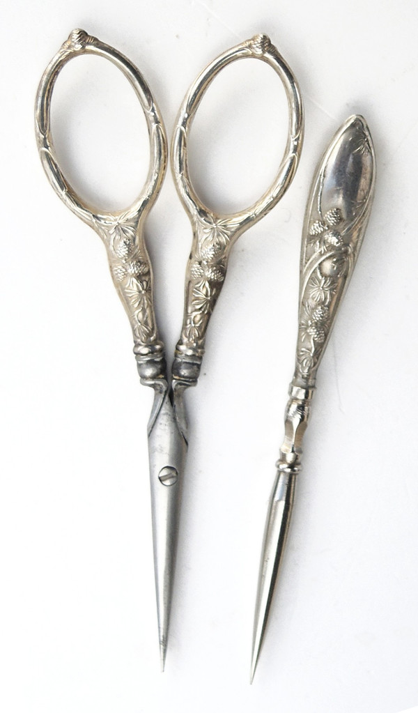 Set da cucito in argento Art nouveau Casseruola con pigna