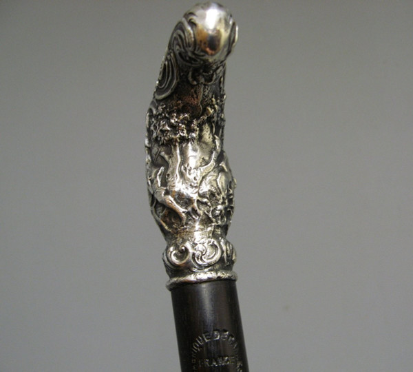 Old Collectible Cane on the theme of hunting. Fayet House.