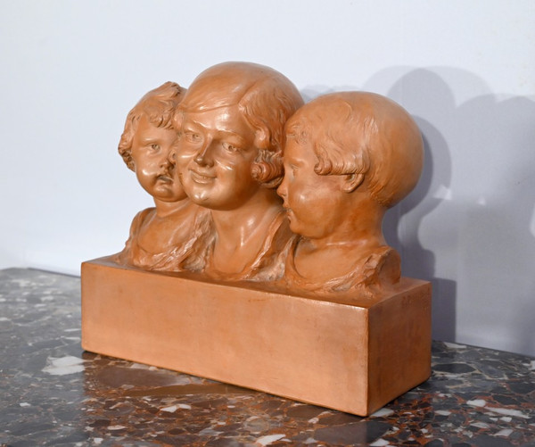 Group in Patinated Terracotta, “Mother and her children”, signed P. Dumont, Art Deco – 1920