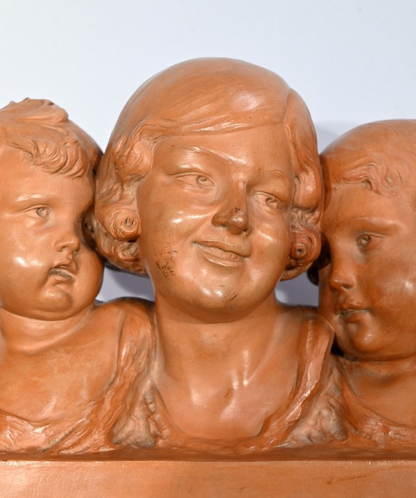 Group in Patinated Terracotta, “Mother and her children”, signed P. Dumont, Art Deco – 1920