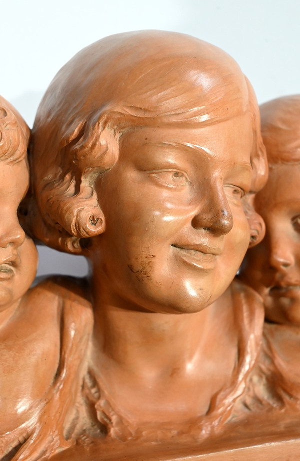 Group in Patinated Terracotta, “Mother and her children”, signed P. Dumont, Art Deco – 1920