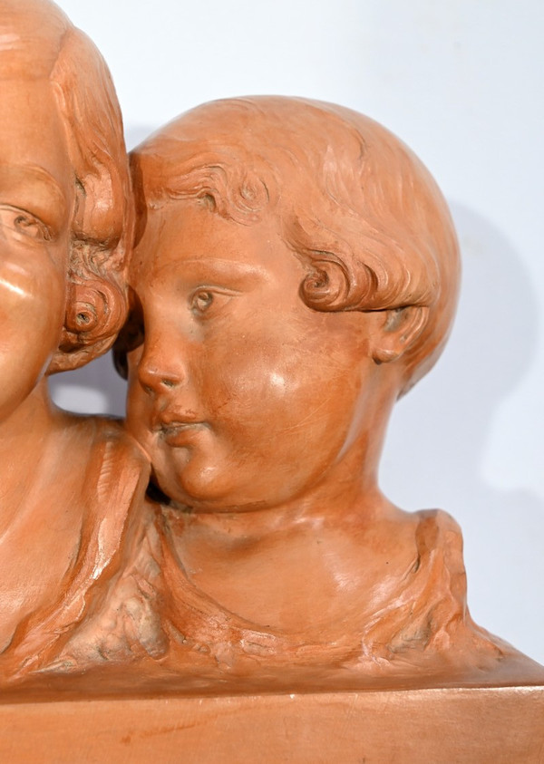 Group in Patinated Terracotta, “Mother and her children”, signed P. Dumont, Art Deco – 1920