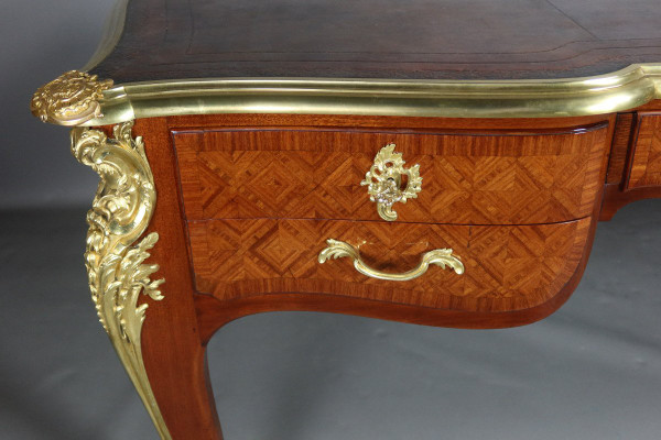 Grand Bureau Louis XV