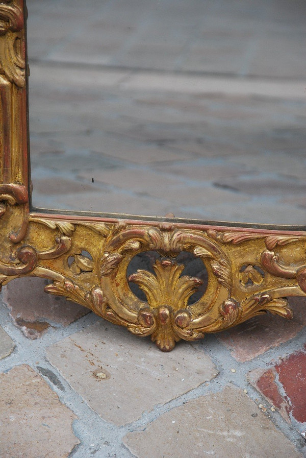 Louis XV period Carved And Gilded Wood Mirror 18th century