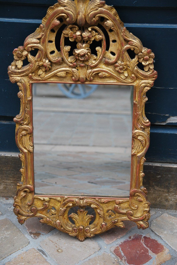 Louis XV period Carved And Gilded Wood Mirror 18th century